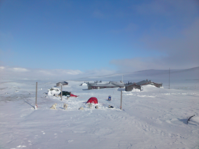 Tältar vid Helags Fjällstation